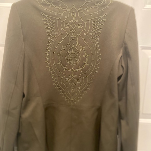 Vertigo Ladies Blazer.  Pre-Owned but never worn.  Large Eith back embroidered. - Picture 3 of 9